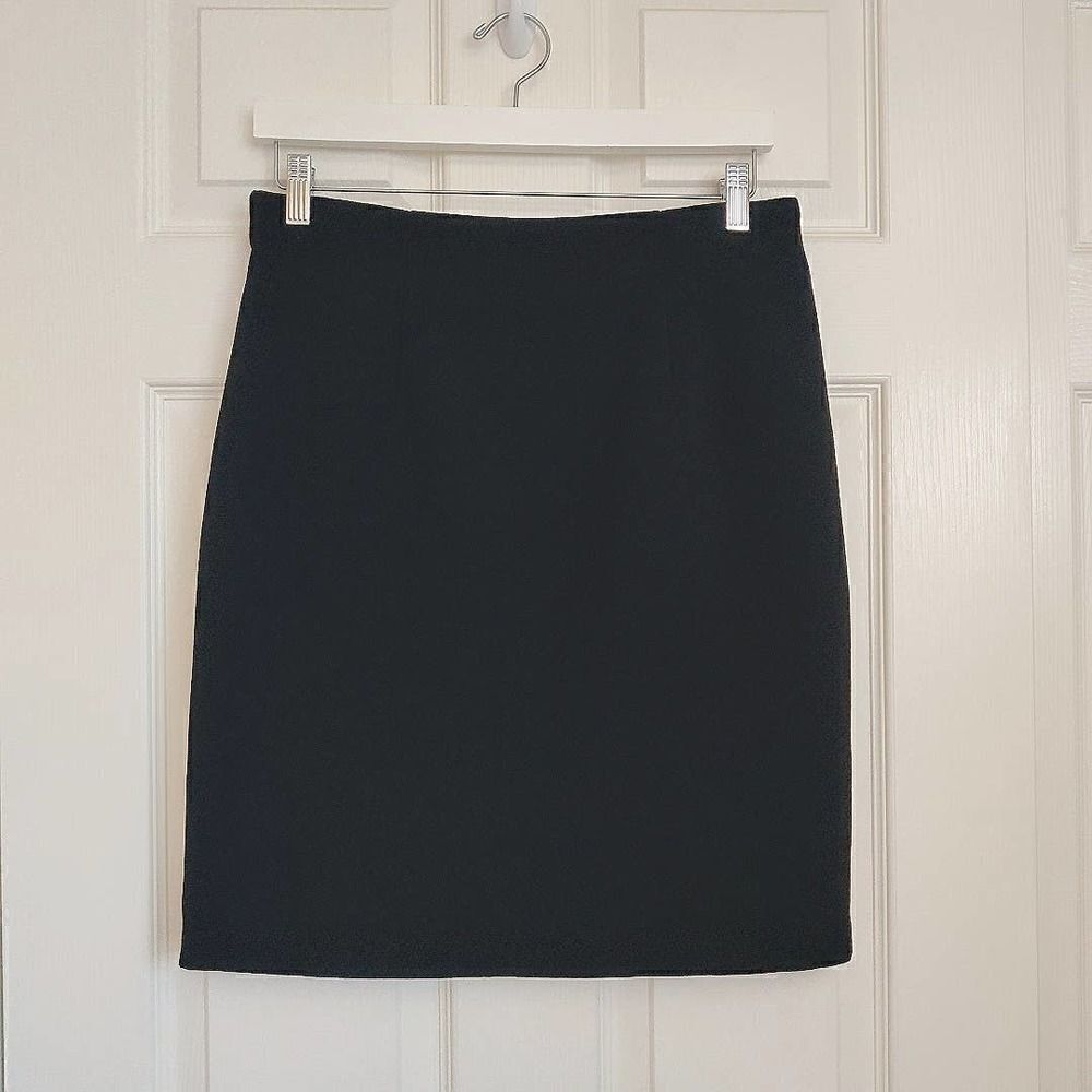 Lantern career black knee length straight skirt